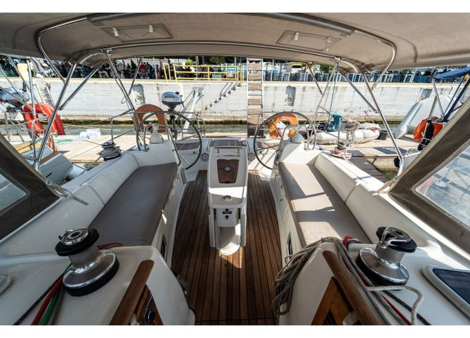 Bénéteau Oceanis 43