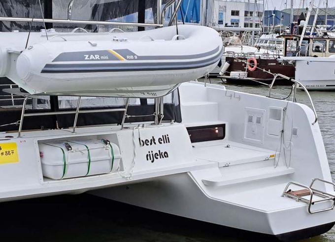Lagoon 42