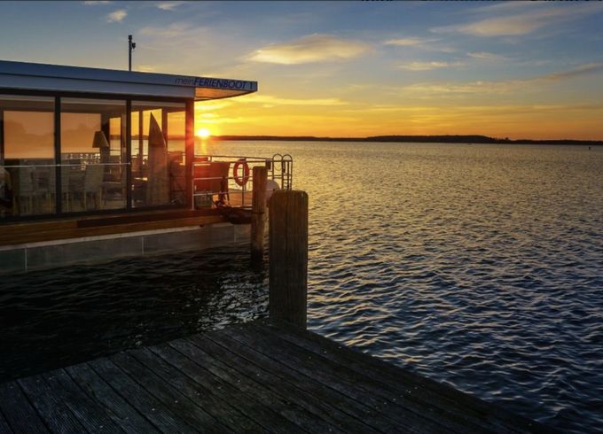 1 Floating 44 Schwimmferienhaus