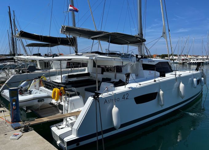 Fountaine Pajot Astrea 42