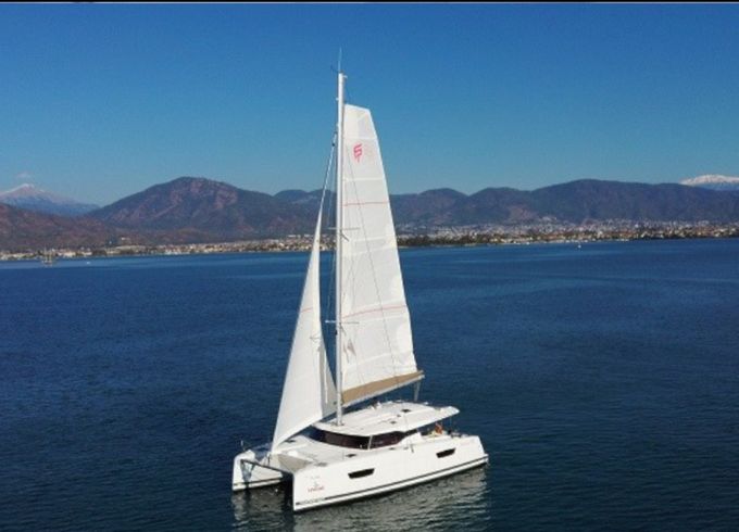 Fountaine Pajot Astrea 42