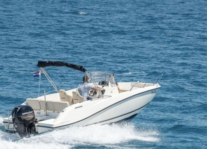 Quicksilver Activ 675 Open