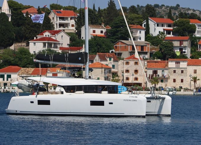 Lagoon 42