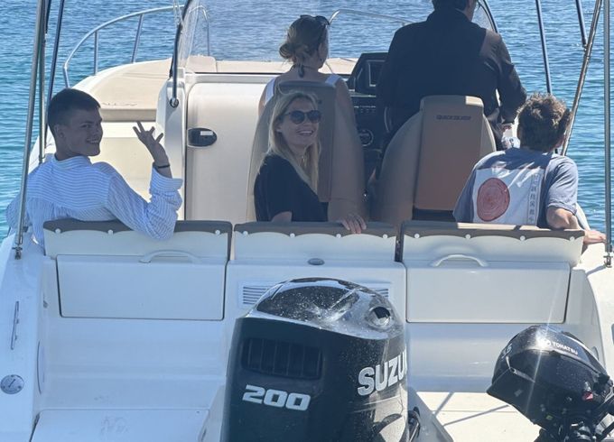 Quicksilver Activ 675 Sundeck