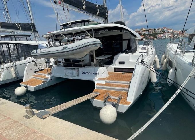 Lagoon 42