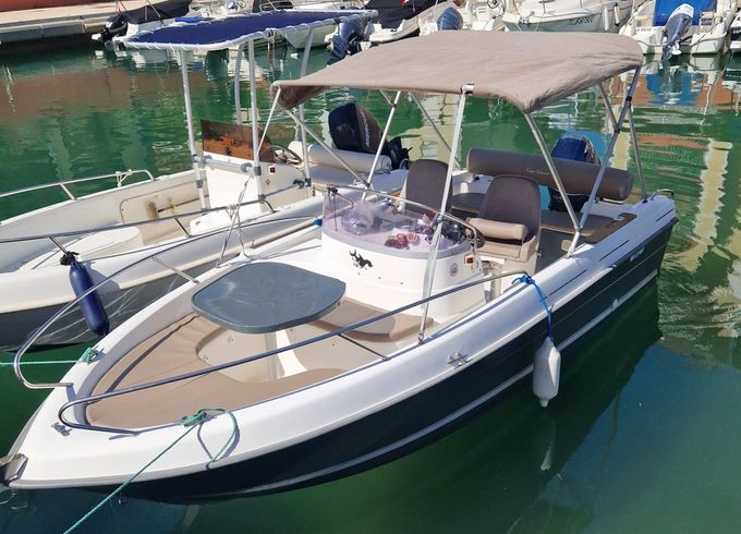 B2 Marine Cap Ferret 522 Open Sport