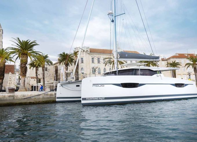 Fountaine Pajot Astrea 42