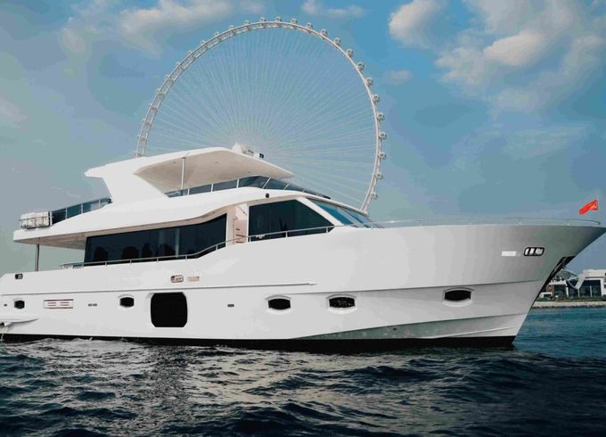 Majesty Yachts 82