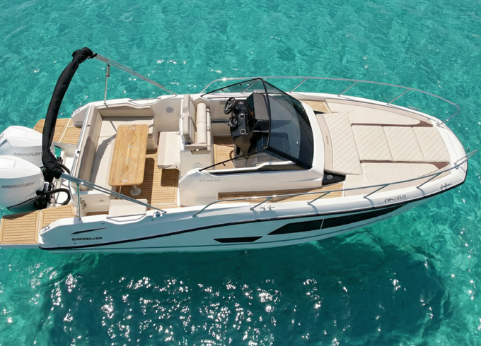 Quicksilver Activ 875 Sundeck