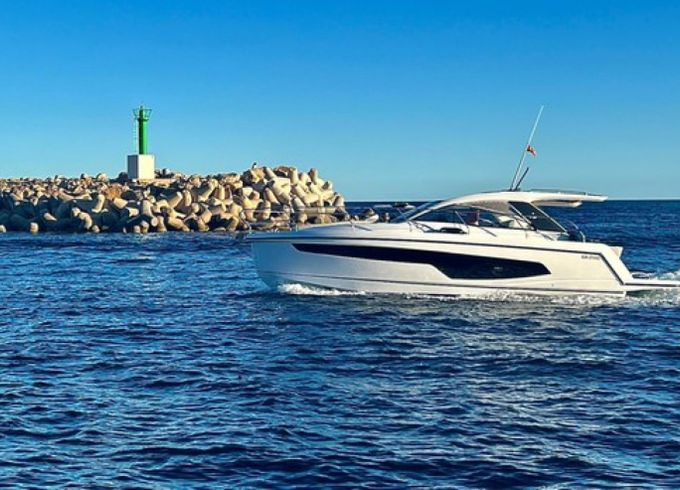 Sealine S335
