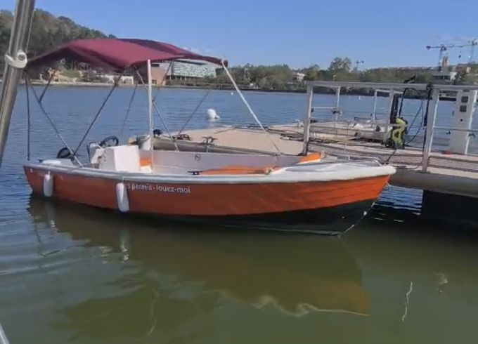 Naval plastica Livia 450
