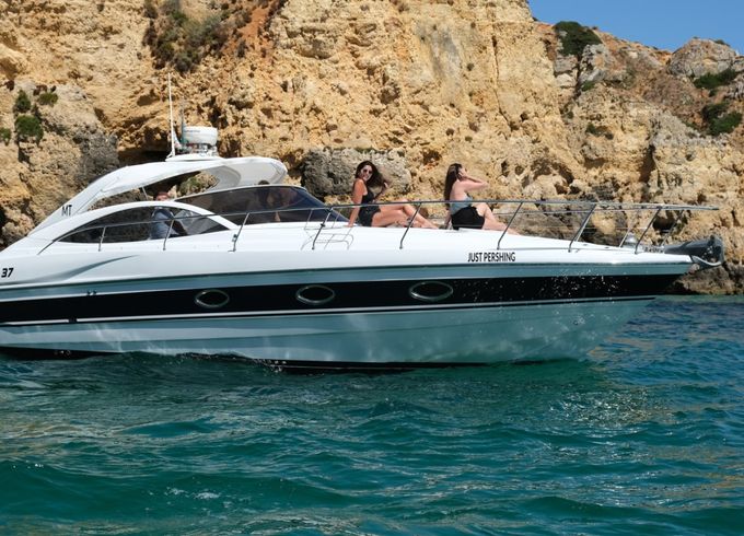 Pershing 37