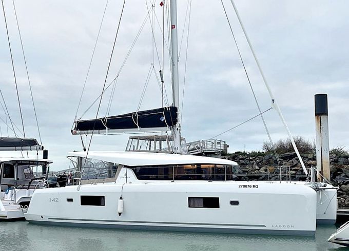 Lagoon 42