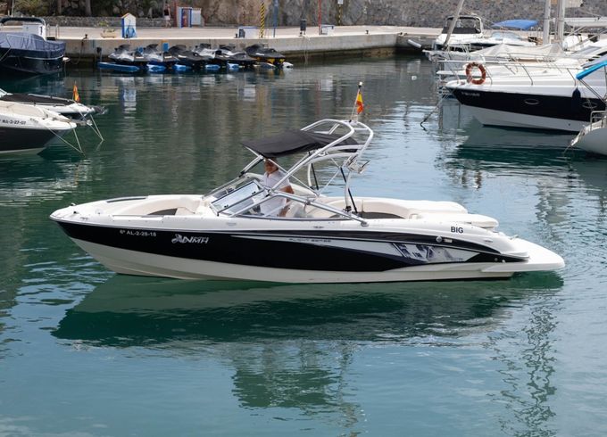 Bayliner Capri 235 Bowrider