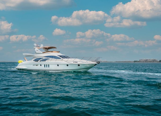 AZIMUT LUCKY STAR 62 FEET AZIMUT LUCKY STAR	62 FEET