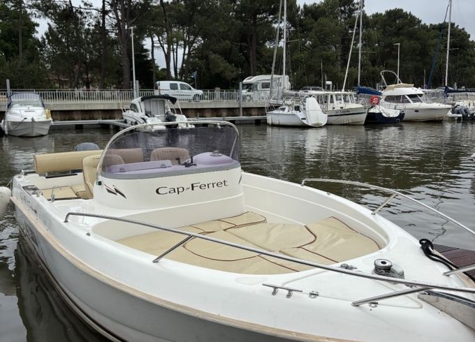 B2 Marine Cap Ferret 650 Open