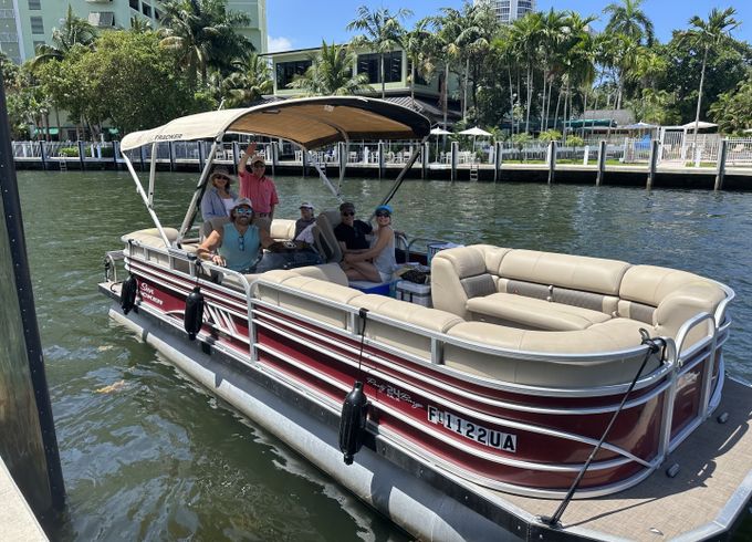 Suntracker DLX 24 Party Barge