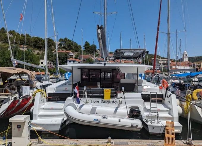 Fountaine Pajot Astrea 42