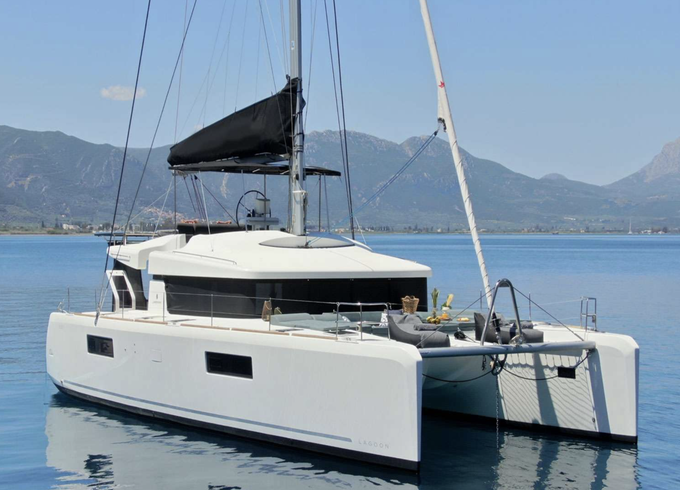 Lagoon 52