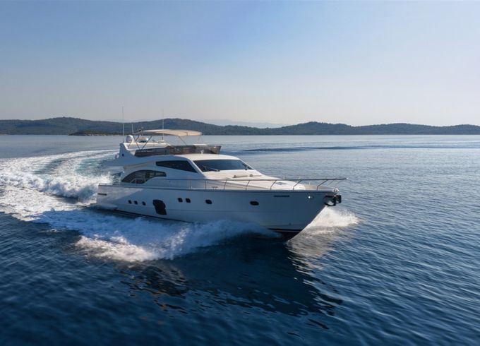 Ferretti Yachts 681