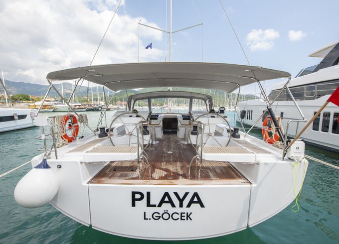 Hanse 548