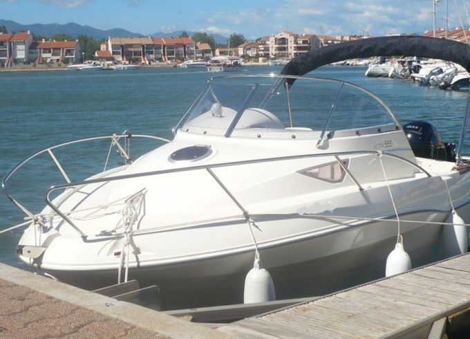 Quicksilver Activ 555 Cabin