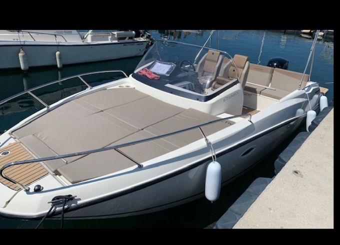Quicksilver 675 Activ Sundeck