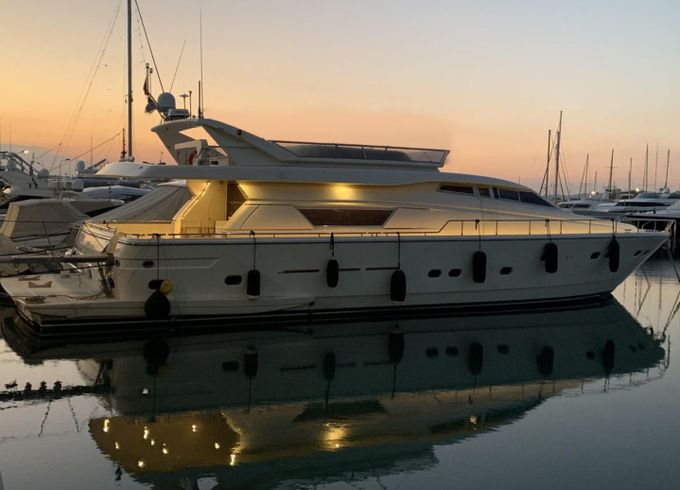 Ferretti 225