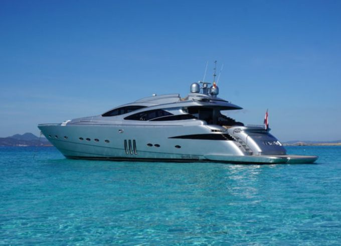 Pershing 90