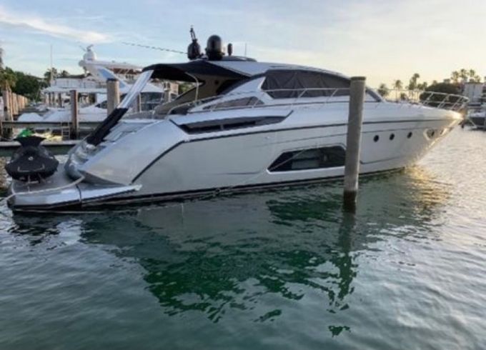 Azimut 64 Fly