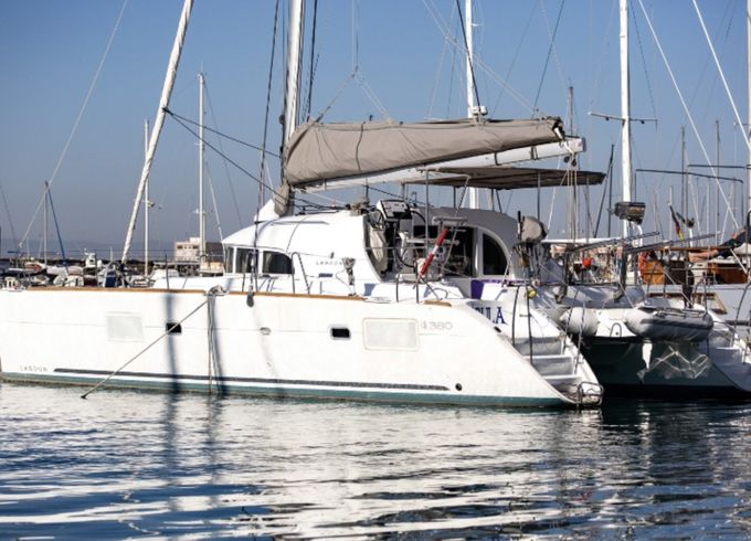 Lagoon 380 Charter