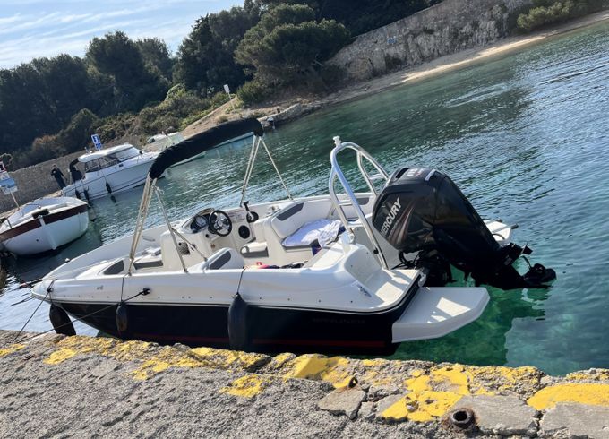 Bayliner E6