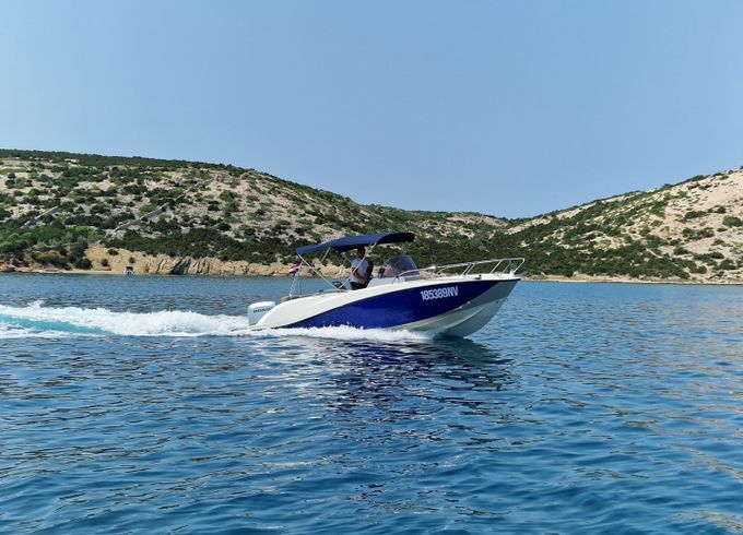 Quicksilver Activ 675 Open