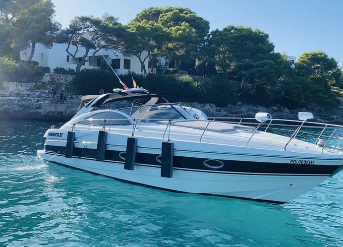 Pershing 37