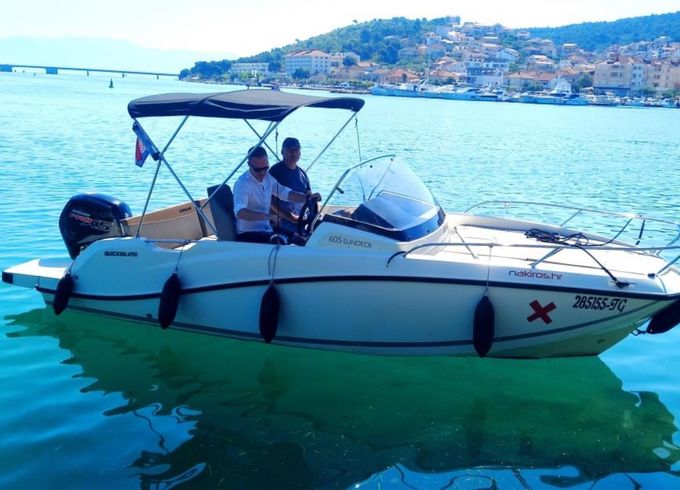 Quicksilver Activ 605 Sundeck