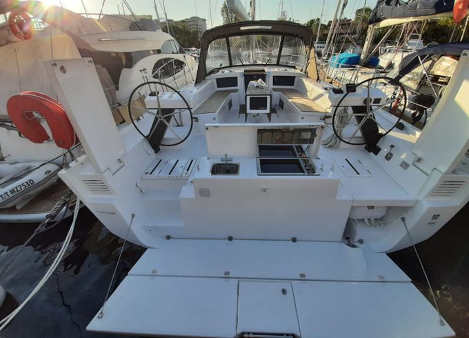 Dufour 530