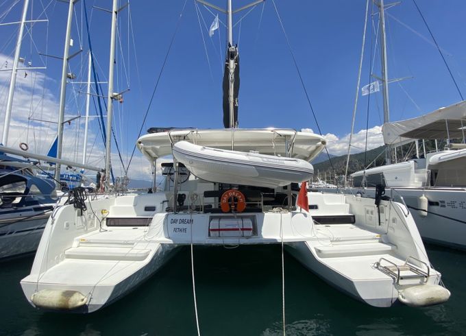Lagoon 42