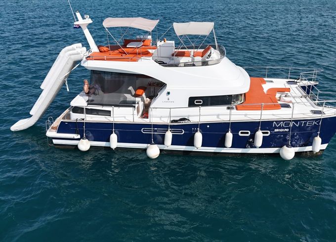 Lagoon Power 44