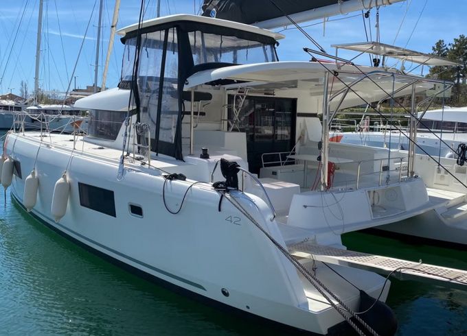 Lagoon 42