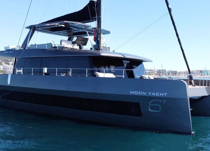 Moon Yacht FULL MOON