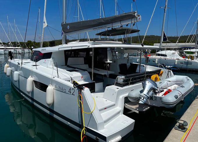 Fountaine Pajot Astrea 42