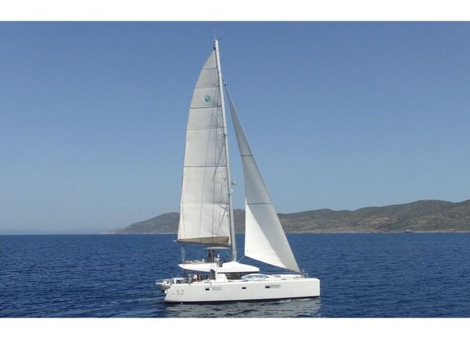 Lagoon 52