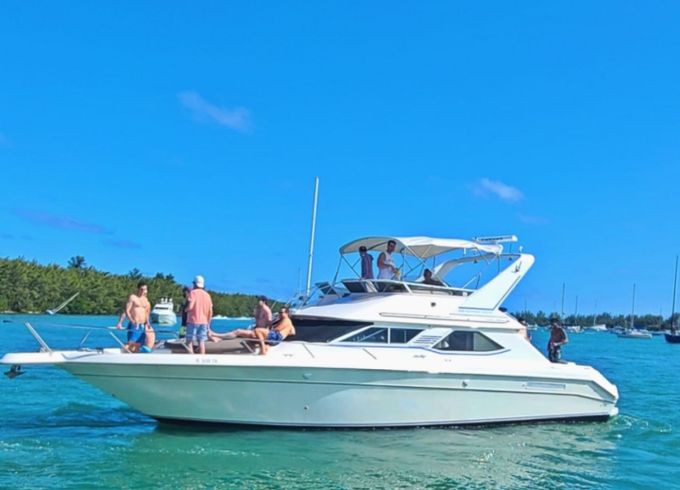 Sea Ray 440 Express Bridge