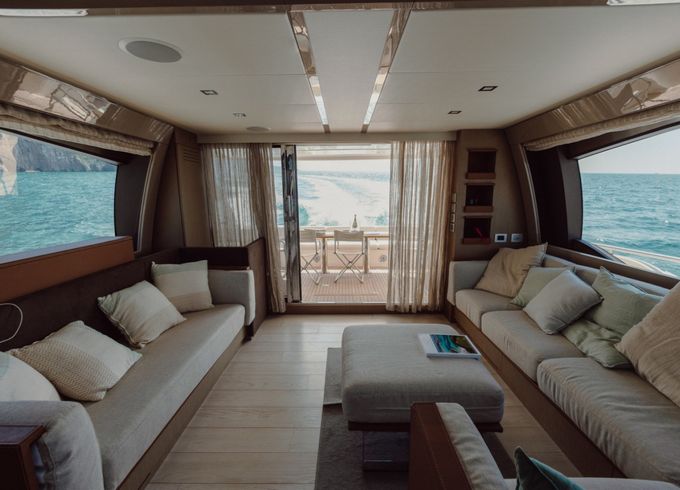 Ferretti 70