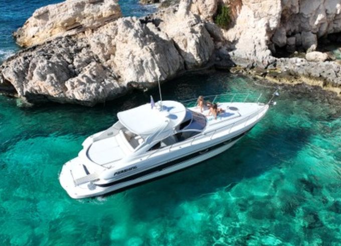 Pershing 37
