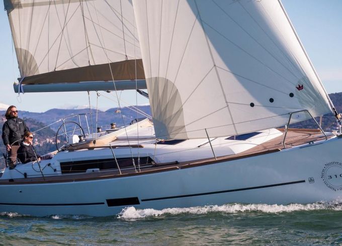 3 DUFOUR 310 GL