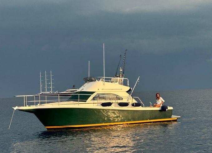 Cayman 30 Fly Fisherman