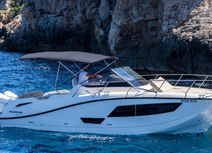 Quicksilver Activ 875 Sundeck