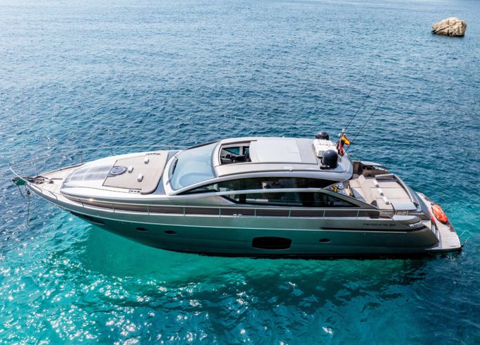 Pershing 62