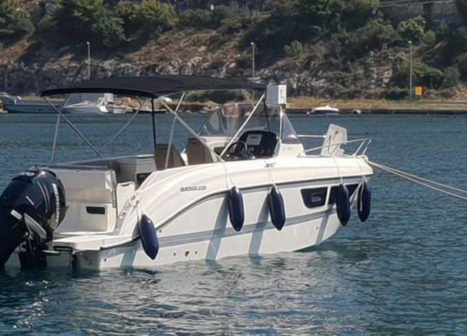 Quicksilver 805 Sundeck